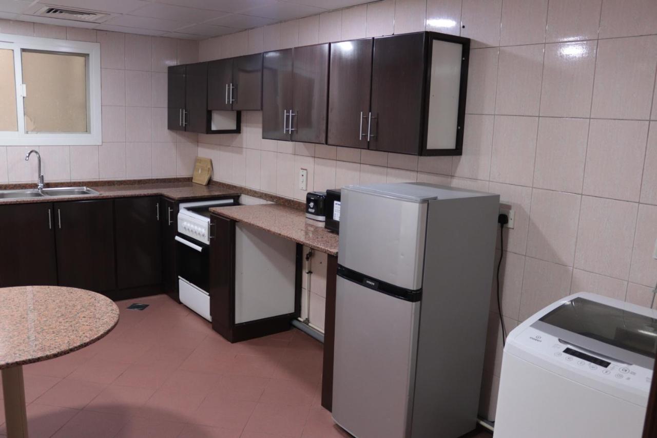Al Zahabiya Hotel Apartments Дубай Екстериор снимка
