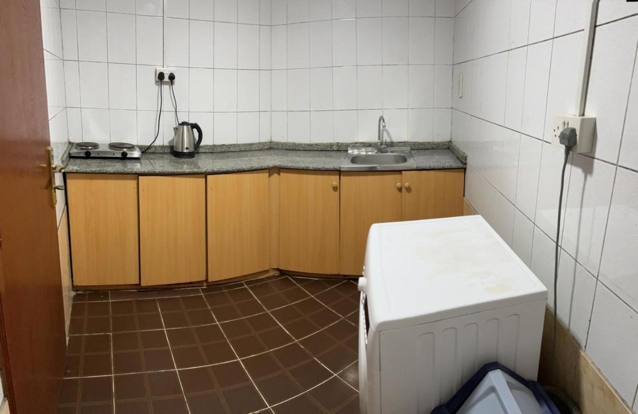 Al Zahabiya Hotel Apartments Дубай Екстериор снимка