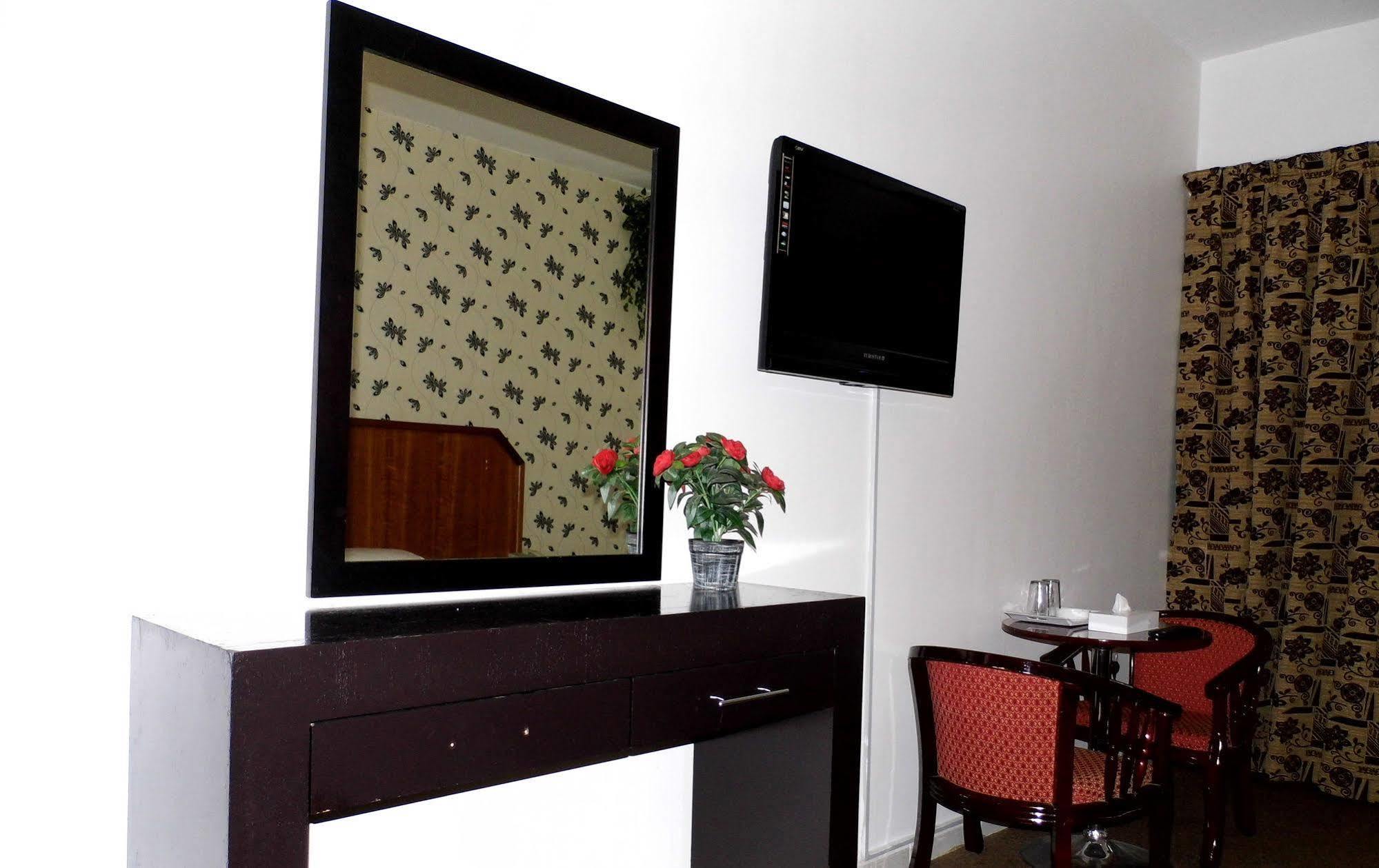 Al Zahabiya Hotel Apartments Дубай Екстериор снимка