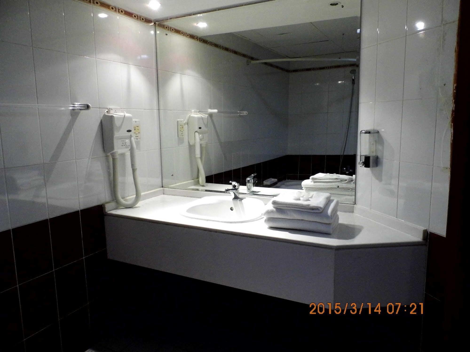 Al Zahabiya Hotel Apartments Дубай Екстериор снимка