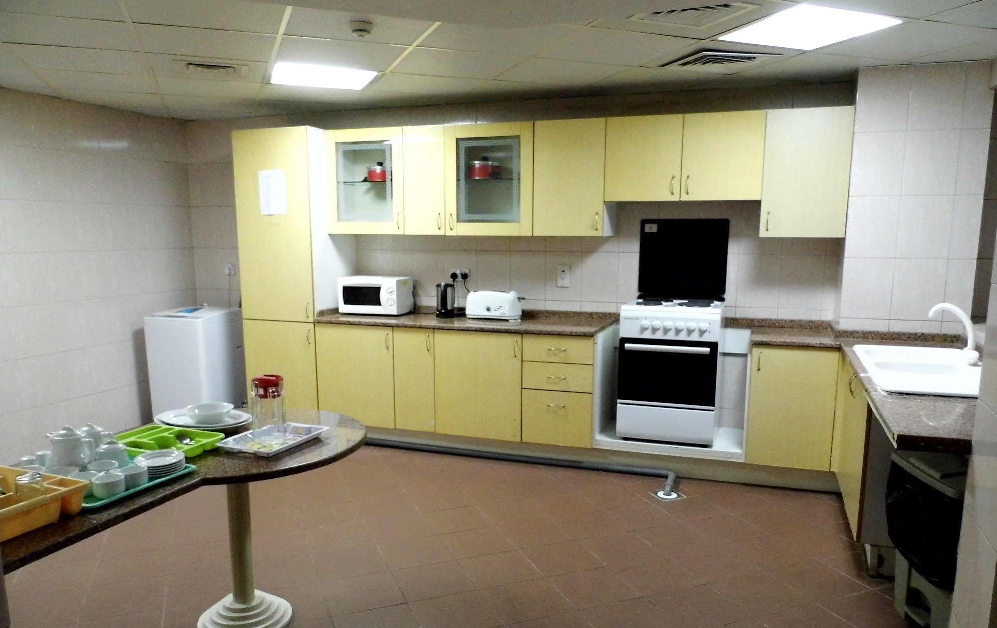 Al Zahabiya Hotel Apartments Дубай Екстериор снимка